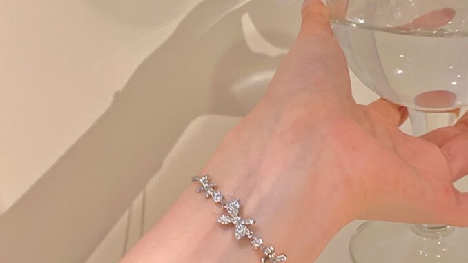 ส่งเร็ว ระดับรายการ Lux Zircon Bow สร้อยข้อมือสำหรับสุภาพสตรีอุปกรณ์เสริมที่ละเอียดอ่อน-Ranliyy