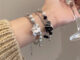 เครื่องประดับ สร้อยข้อมือ ประดับลูกปัด ลายผีน้อย สีดํา สีขาว สไตล์ฮิปฮอป วินเทจ สําหรับแฟนสาว
