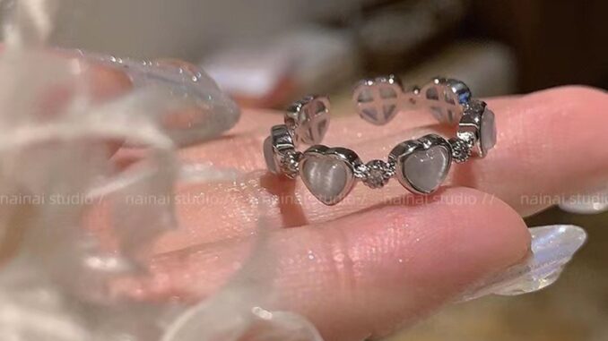 แหวนคริสตัล รูปหัวใจ โลหะผสม ลําลอง สําหรับผู้หญิง
