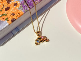 Croissants necklace สร้อยคอจี้รูปครัวซอง