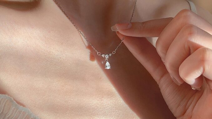 เครื่องประดับ สร้อยคอ สายโซ่ จี้รูปหยดน้ํา ประดับพลอยเทียม หรูหรา เหมาะกับของขวัญ แฟชั่นยอดนิยม สําหรับผู้หญิง เครื่องประดับ สร้อยคอ สายโซ่ จี้รูปหยดน้ํา ประดับพลอยเทียม หรูหรา เหมาะกับของขวัญ แฟชั่นยอดนิยม สําหรับผู้หญิง