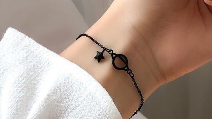 เครื่องประดับ สร้อยข้อมือ จี้ดาวเคราะห์ สีดํา สไตล์เกาหลี สําหรับผู้หญิง เครื่องประดับ สร้อยข้อมือ จี้ดาวเคราะห์ สีดํา สไตล์เกาหลี สําหรับผู้หญิง