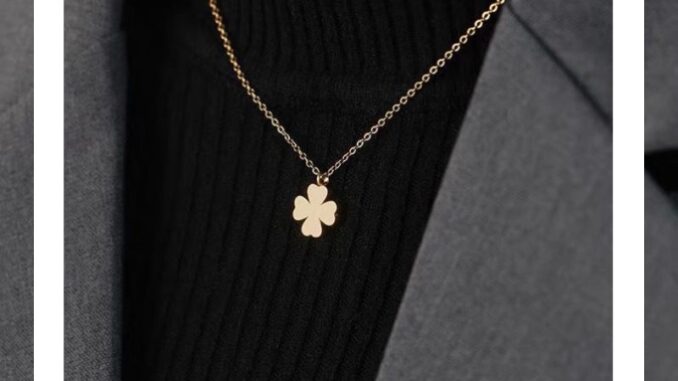 [18k][CHERISHxMIHREH][CR31] สร้อยคอจี้รูปใบโคลเวอร์ ทำจากสแตนเลส (TITANIUM STEEL) ไม่ลอกไม่ดำ