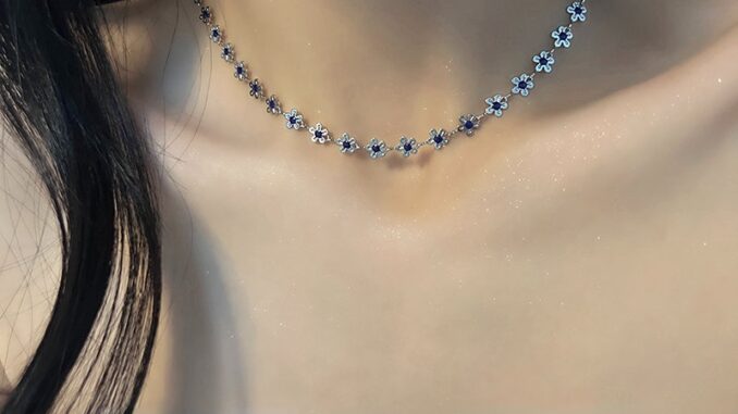 ใหม่ สร้อยคอโซ่ จี้ดอกไม้สีฟ้า ขนาดเล็ก หรูหรา เหมาะกับฤดูร้อน สําหรับผู้หญิง 2022