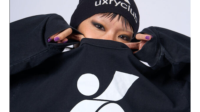 UXRYCLUB REVERSIBLE BEANIE