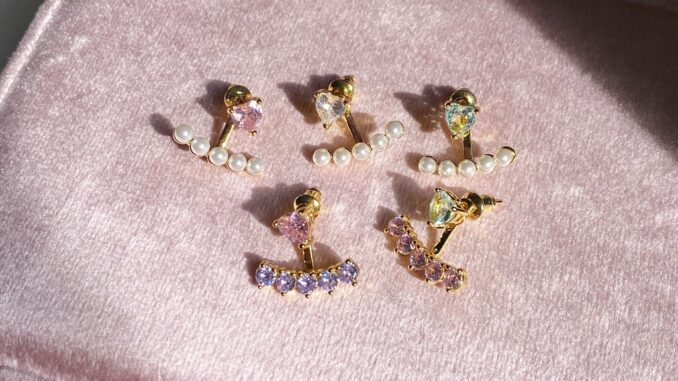 Petite Irene Stud ต่างหูสตั๊ดใส่ได้ 2 แบบ Petite Irene Stud ต่างหูสตั๊ดใส่ได้ 2 แบบ