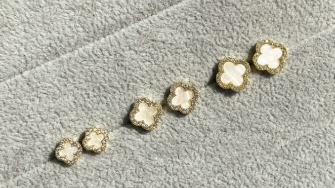 whisper.ring - Amis Earrings (เฉพาะต่างหู) ต่างหูจี้ดอกไม้ จี้เปลือกหอยแท้ ประดับเพชร *Bridegerton* whisper.ring - Amis Earrings (เฉพาะต่างหู) ต่างหูจี้ดอกไม้ จี้เปลือกหอยแท้ ประดับเพชร *Bridegerton*