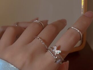 Dsth ชุดแหวนนิ้วมือแฟชั่น ทรงกลม ลายผีเสื้อ สีเงิน ปรับได้ เครื่องประดับ สําหรับผู้หญิง 4 ชิ้น