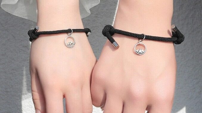 1 คู่ คู่ สร้อยข้อมือแม่เหล็ก สําหรับคู่รัก / สร้อยข้อมือล็อคหัวใจ แบบแม่เหล็ก สําหรับผู้หญิง ผู้ชาย / ปรับได้ เชือกถัก เครื่องประดับ ของขวัญ