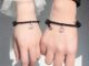 1 คู่ คู่ สร้อยข้อมือแม่เหล็ก สําหรับคู่รัก / สร้อยข้อมือล็อคหัวใจ แบบแม่เหล็ก สําหรับผู้หญิง ผู้ชาย / ปรับได้ เชือกถัก เครื่องประดับ ของขวัญ