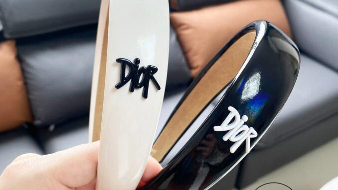 ใหม่ ที่คาดผม หนัง PU สีพื้น แวววาว เรียบง่าย อารมณ์ ย้อนยุค อิน สีสดใส ที่คาดผม ผู้หญิง แฟชั่น เข้ากับทุกการแต่งกาย เครื่องประดับผม ใหม่ ที่คาดผม หนัง PU สีพื้น แวววาว เรียบง่าย อารมณ์ ย้อนยุค อิน สีสดใส ที่คาดผม ผู้หญิง แฟชั่น เข้ากับทุกการแต่งกาย เครื่องประดับผม
