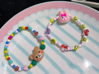 สร้อยข้อมือ ประดับลูกปัดเรซิ่น รูปการ์ตูนหมี กระต่าย หน้ายิ้มน่ารัก สีสันสดใส