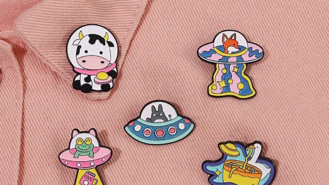 สัตว์น่ารัก UFO เคลือบพิน การ์ตูนสุนัขจิ้งจอก วัว กบ ห่าน เข็มกลัด ตราปก จักรวาล นักบินอวกาศ เครื่องประดับ ของขวัญสําหรับเด็ก เพื่อน