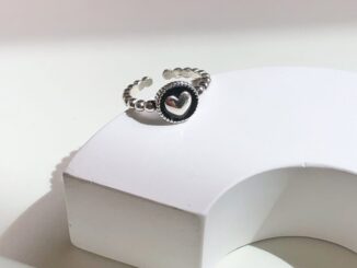 (กรอกโค้ด YAQ6E ลด 60.-) earika.earrings - midnight heart coin ring แหวนเหรียญจี้หัวใจเงินแท้ ฟรีไซส์ปรับขนาดได้