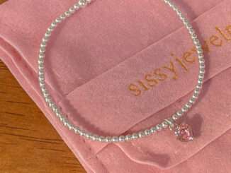 SissyJewelry // ข้อมือเงินแท้ รุ่นเอ็นยืด จี้พลอยหัวใจ Swarovski 5mm