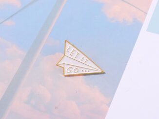 น่ารัก Let It Go กระดาษ เครื่องบิน เคลือบ Pin มินิ เครื่องบิน เข็มกลัด ตรา ปกเสื้อ การ์ตูน เครื่องประดับ ของขวัญสําหรับเด็ก เพื่อน