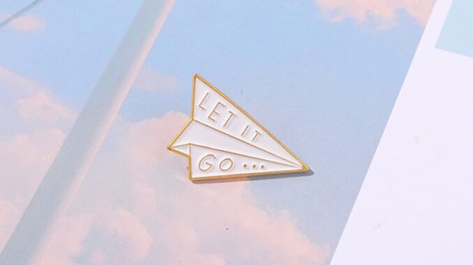 น่ารัก Let It Go กระดาษ เครื่องบิน เคลือบ Pin มินิ เครื่องบิน เข็มกลัด ตรา ปกเสื้อ การ์ตูน เครื่องประดับ ของขวัญสําหรับเด็ก เพื่อน