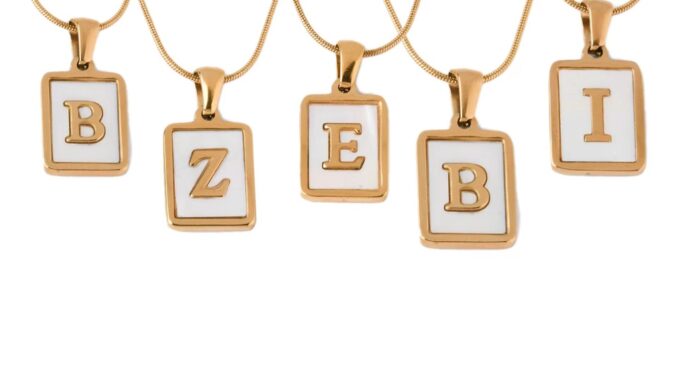 BZEBI สร้อยคอ จี้ตัวอักษรภาษาอังกฤษ a z  ผู้หญิง สแตนเลส โซ่ necklace จี้ทอง ภาษาอังกฤษ เงิน 18k สําหรับผู้หญิง 1070n