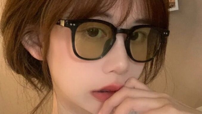 Lcyy2023 ใหม่ แว่นตาแฟชั่น ป้องกันแสงสีฟ้า สไตล์เรโทร สําหรับนักเรียน 5273