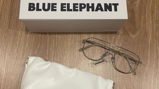 พรีออเดอร์ แว่น Blue elephant แว่นสายตา รุ่น sol silver นำเข้าจากเกาหลี แท้ 100% พรีออเดอร์ แว่น Blue elephant แว่นสายตา รุ่น sol silver นำเข้าจากเกาหลี แท้ 100%