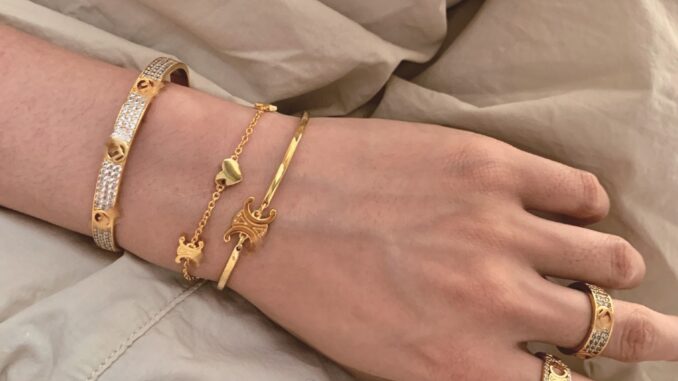 Xiya สร้อยข้อมือไทเทเนียม เหล็ก จี้รูปหัวใจ ดาว สไตล์เรโทร Xiya สร้อยข้อมือไทเทเนียม เหล็ก จี้รูปหัวใจ ดาว สไตล์เรโทร