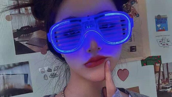 แว่นตาแฟชั่น มีไฟ led เรืองแสง สําหรับผู้ชายและผู้หญิง แว่นตาแฟชั่น มีไฟ led เรืองแสง สําหรับผู้ชายและผู้หญิง