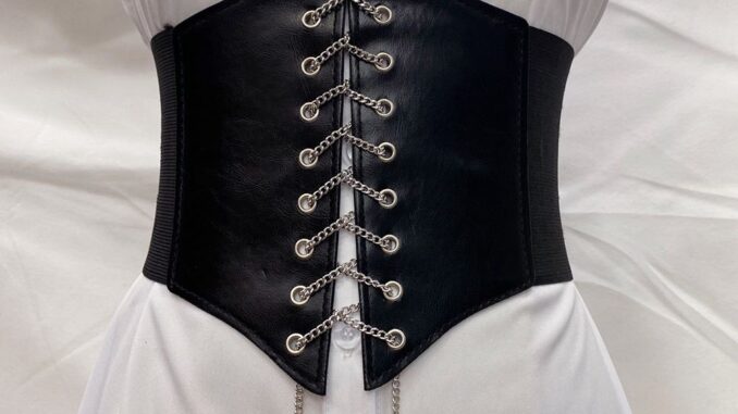 เข็มขัด หนัง PU แต่งสายโซ่ รูปผีเสื้อ หรูหรา หลากสี แบบเรียบง่าย สําหรับผู้หญิง