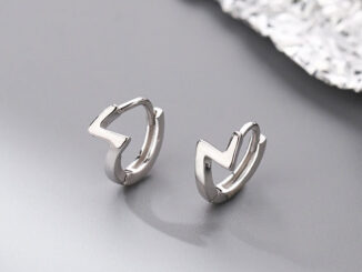 โค้ด ZQB33 ลด75.- [ราคาต่อคู่] Suwann.na ต่างหูห่วง ต่างหูเงินแท้ ห่วงสายฟ้า