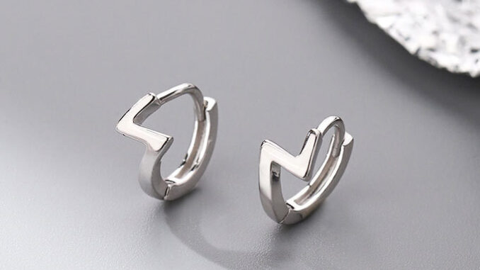 โค้ด ZQB33 ลด75.- [ราคาต่อคู่] Suwann.na ต่างหูห่วง ต่างหูเงินแท้ ห่วงสายฟ้า