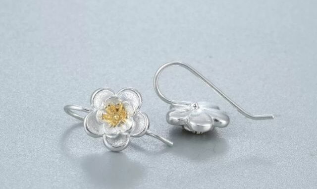 ต่างหูดอกไม้ • Flower Hook Earrings