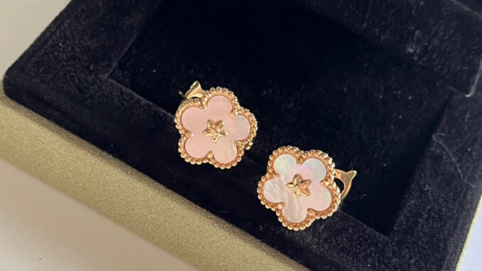 ต่างหู VC(PinkGold) เกรดVIP ใช้สลับ  พร้อมกล่อง