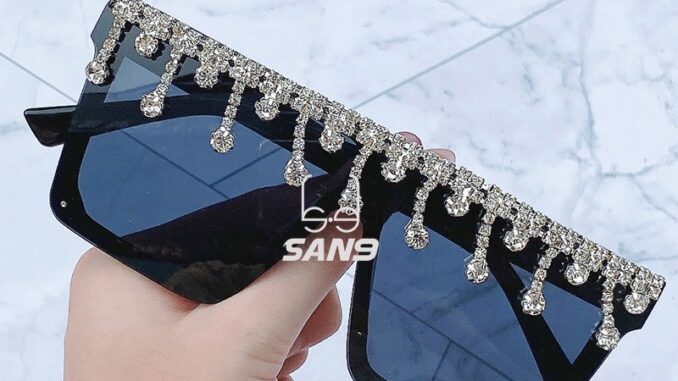 【พร้อมส่ง】COD (San9) แว่นตากันแดด กรอบสี่เหลี่ยม ประดับเพชร ขนาดใหญ่ 2020 【พร้อมส่ง】COD (San9) แว่นตากันแดด กรอบสี่เหลี่ยม ประดับเพชร ขนาดใหญ่ 2020