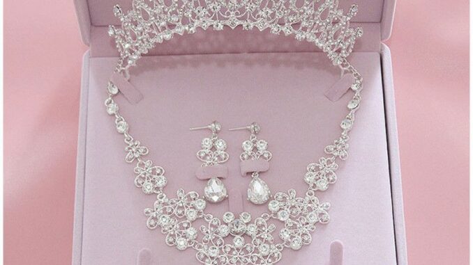 ชุดเครื่องประดับสร้อยคอต่างหูมงกุฎคริสตัล Rhinestone ชุดเครื่องประดับสร้อยคอต่างหูมงกุฎคริสตัล Rhinestone