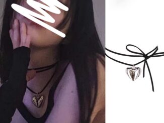 Lovito สร้อยคอสตรี ลำลอง ลายหัวใจ สีพื้น สำหรับสตรี LFA02121 (สีดำ)