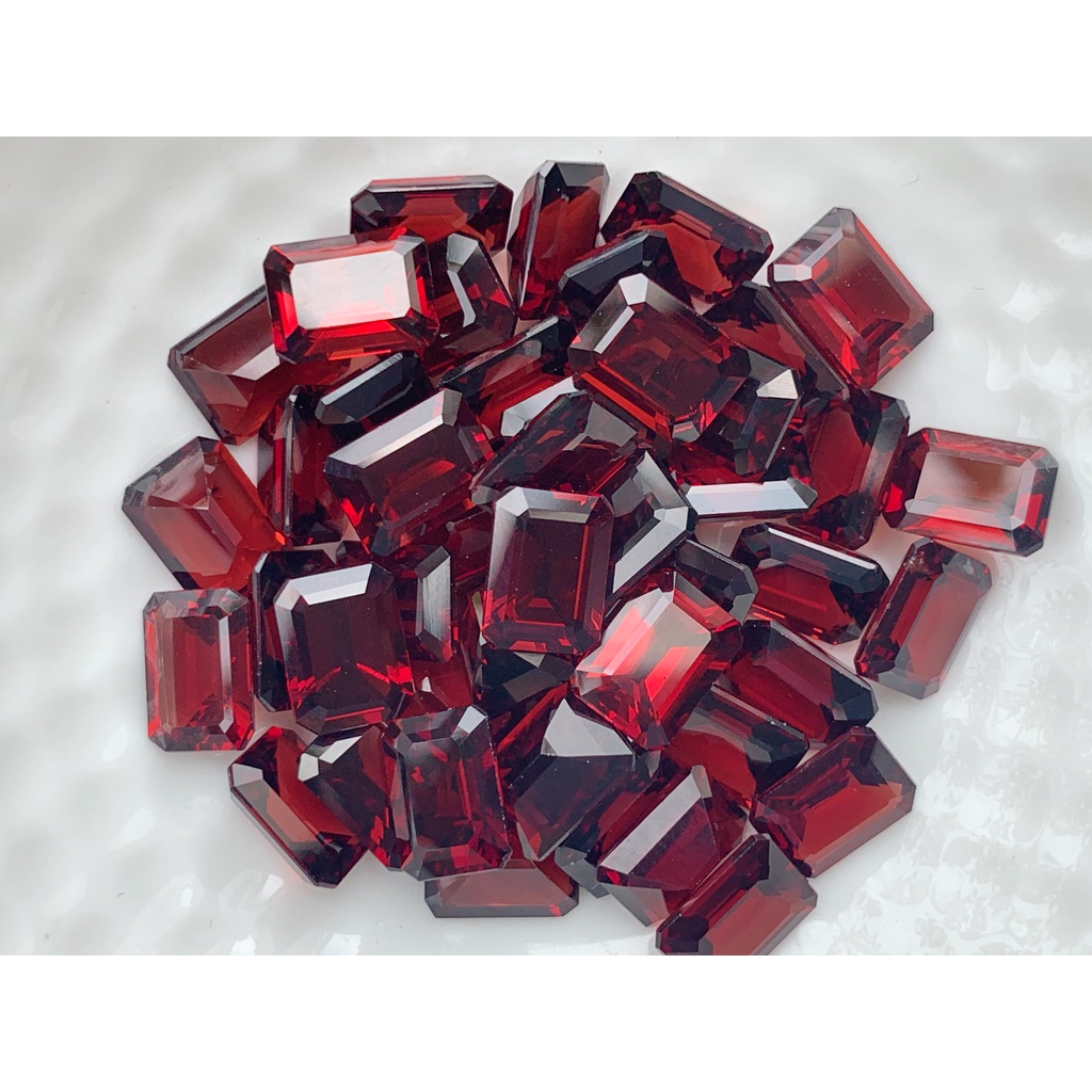8x6mm. โกเมนสี่เหลี่ยม เม็ดละ 120 บาท
