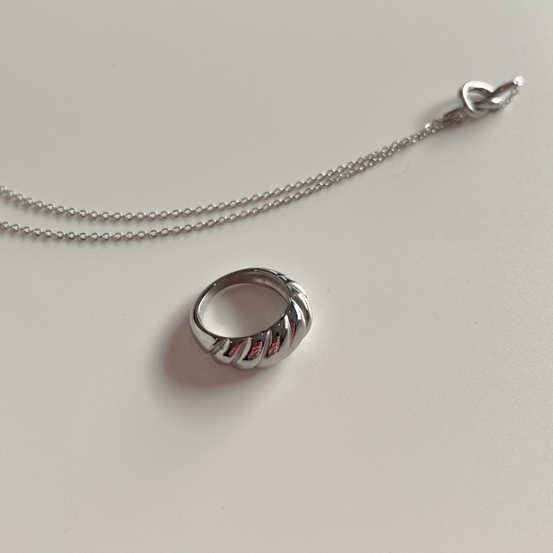 A.piece  แหวนแสตนเลส [stainless steel] pretzel ring