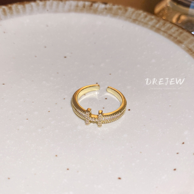 DREJEW แหวนแฟชั่น ชุบไฟฟ้า ประดับเพทาย รูปตัวอักษร สีทอง หรูหรา เครื่องประดับ