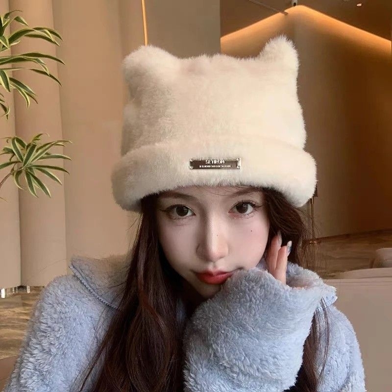 HAT04 หมวกบีนนี่ขนนุ่ม ทรงหูแมว แต่งป้ายโลหะ หมวกอุ่นบีนนี่พร้อมส่งในไทย เก็บโค้ดส่งฟรี