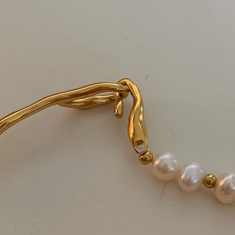 HER OBJECTIVE_HER BOLDY HALF PEARL CUFF
