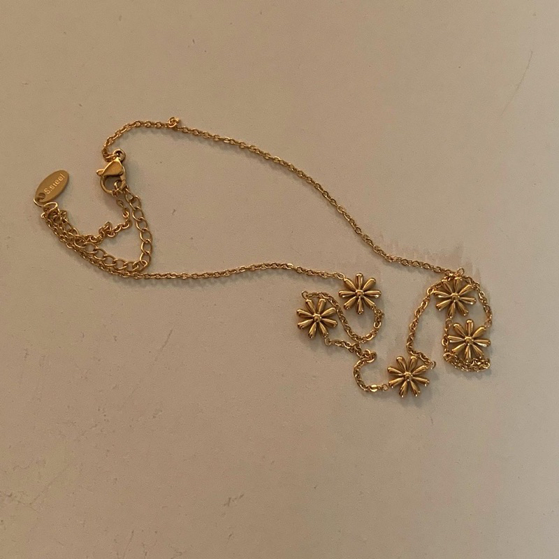 HER OBJECTIVE_HER MILLI DAISIES PENDANT NECKLACE