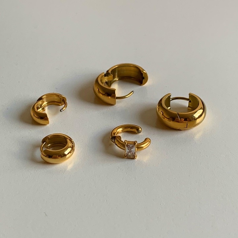 HER OBJECTIVE_HER TINY CLASSIC BOLD EARRINGS