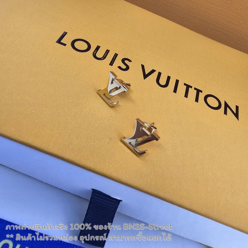 Louis Vuitton LV Stud Earrings ต่างหูหลุยส์ วิตตอง งานโลโก้ L V  อะไหล่ทอง งานสะท้อนสวยมาก  งานระดับไฮเอน