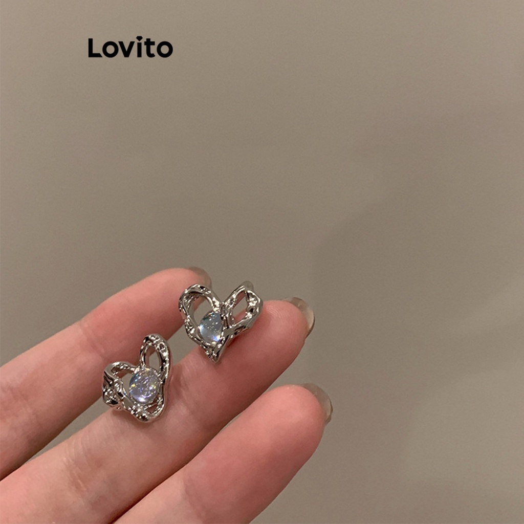 Lovito ต่างหูผู้หญิง รูปหัวใจ ประดับพลอยเทียม สไตล์ลำลอง LFA04231 (สีเงิน)