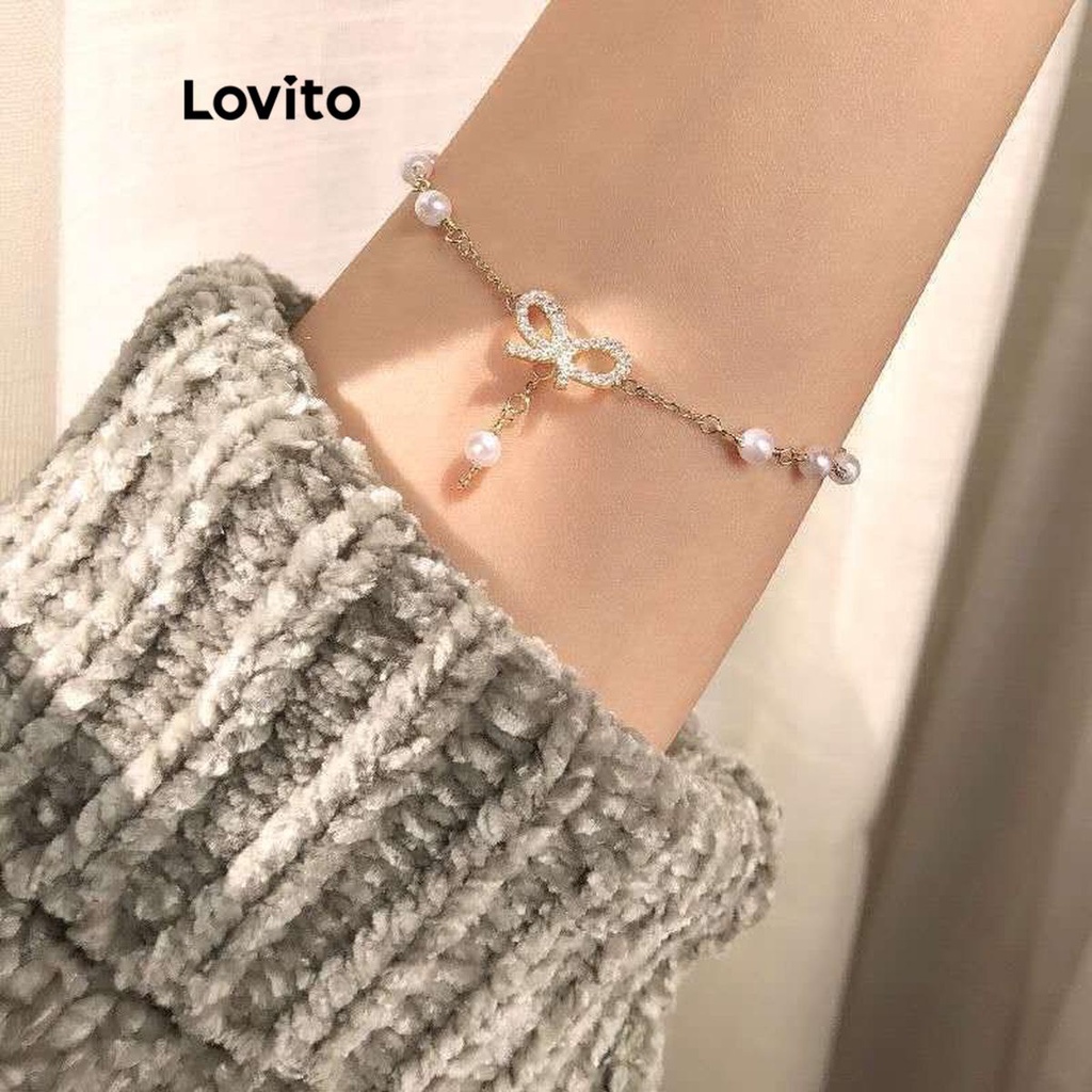 Lovito สร้อยข้อมือผู้หญิง แต่งพลอยเทียม ไข่มุก รูปโบว์ สีเรียบ สไตล์ลำลอง LFA09337