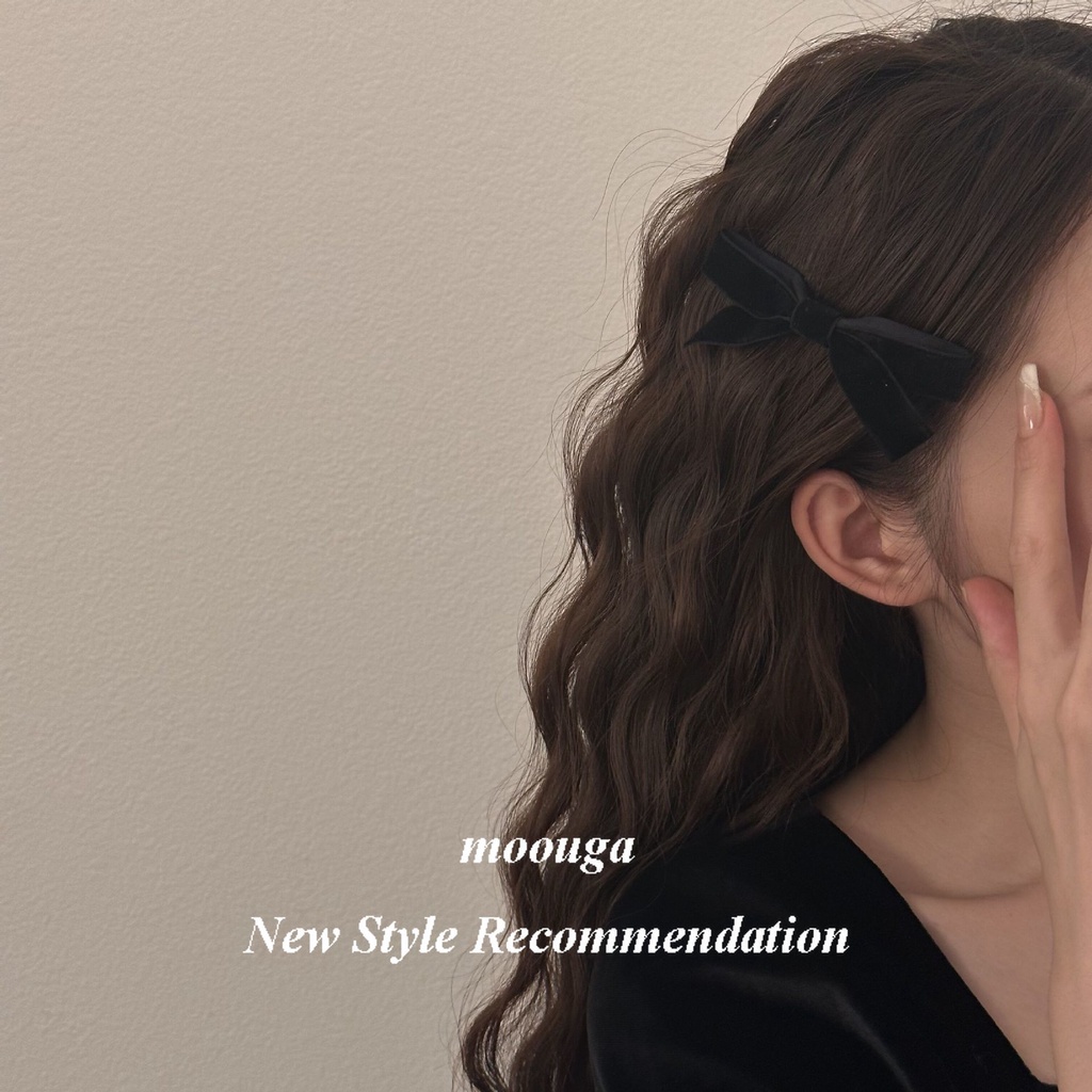 Moouga กิ๊บติดผม ผ้ากํามะหยี่ เนื้อแมตต์ สีแดง ประดับโบว์ด้านข้าง สีดํา สําหรับเด็กผู้หญิง