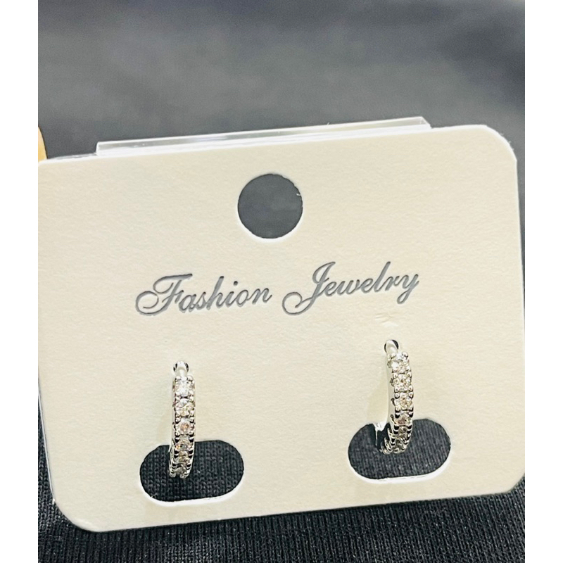 NEW ราคา1คู่ต่างหูห่วงเพชรรัสเซียล้อมวงหุ้มทองคำขาวเงางามสวยวิ้ง ขนาด2x7mm.(วัดวงใน)
