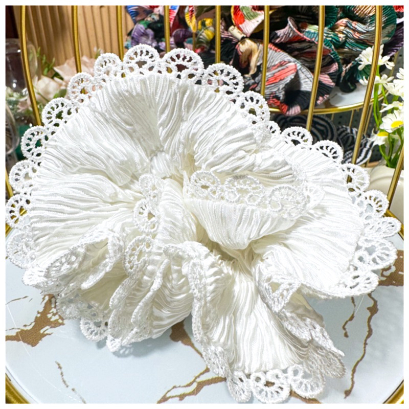 New arrival   ยางรัดผม A one สีขาว ผ้าพลีทอัดจีบ ลูกคุณมาก