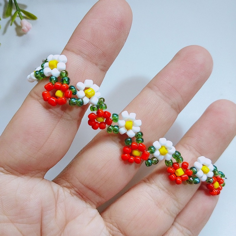 Pantheadesign สร้อยข้อมือลูกปัด Zigzag Floral