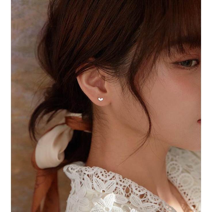 Roselife [1 คู่] S925 ต่างหูสตั๊ดจี้รูปหัวใจป้องกันการแพ้เครื่องประดับสําหรับนักเรียน