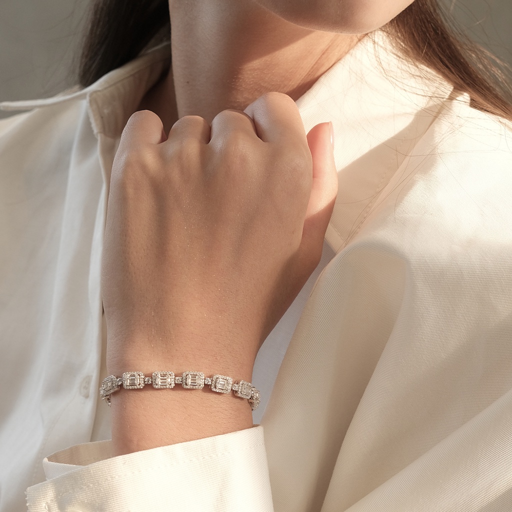 SWAN - Halo Emerald Dot Bracelet สร้อยข้อมือเงินแท้ ฝังเพชร cubic zirconia คิวบิกเซอร์โคเนีย ทรงบาเก็ต